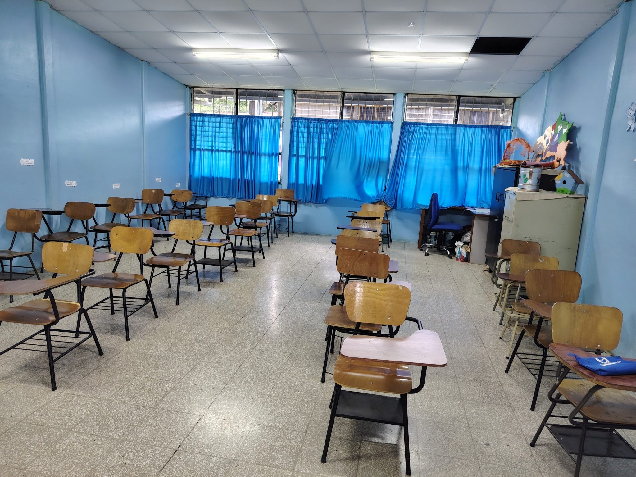 Classroom with wooden desks, representing course marketplaces